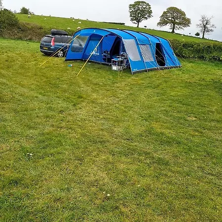 Punch Bowl Hotel Campsite *